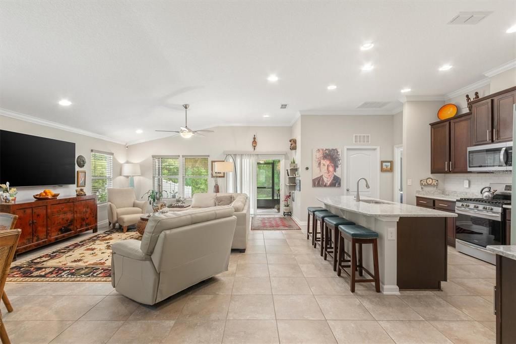 For Sale: $399,900 (2 beds, 2 baths, 1777 Square Feet)