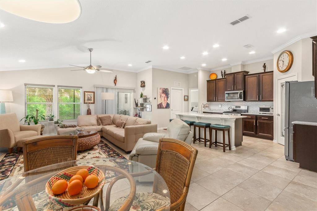 For Sale: $399,900 (2 beds, 2 baths, 1777 Square Feet)