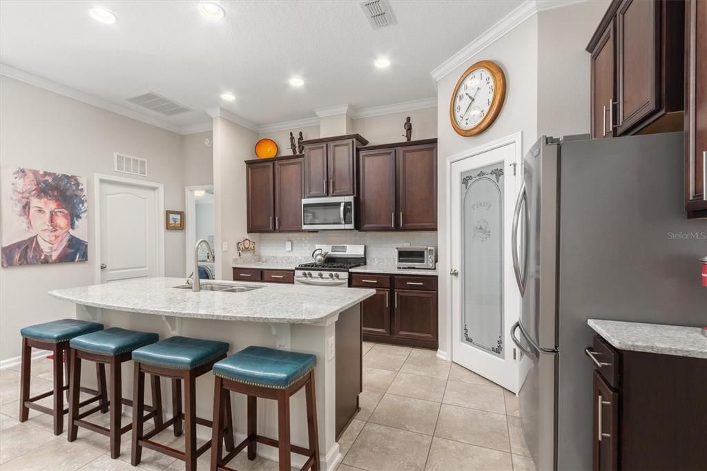 For Sale: $399,900 (2 beds, 2 baths, 1777 Square Feet)