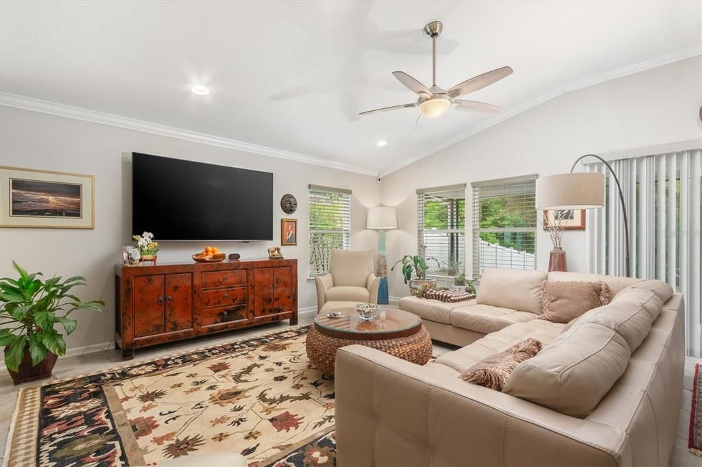 For Sale: $399,900 (2 beds, 2 baths, 1777 Square Feet)