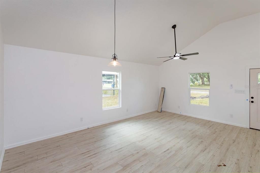 En Venta: $229,900 (3 camas, 2 baños, 1206 Pies cuadrados)