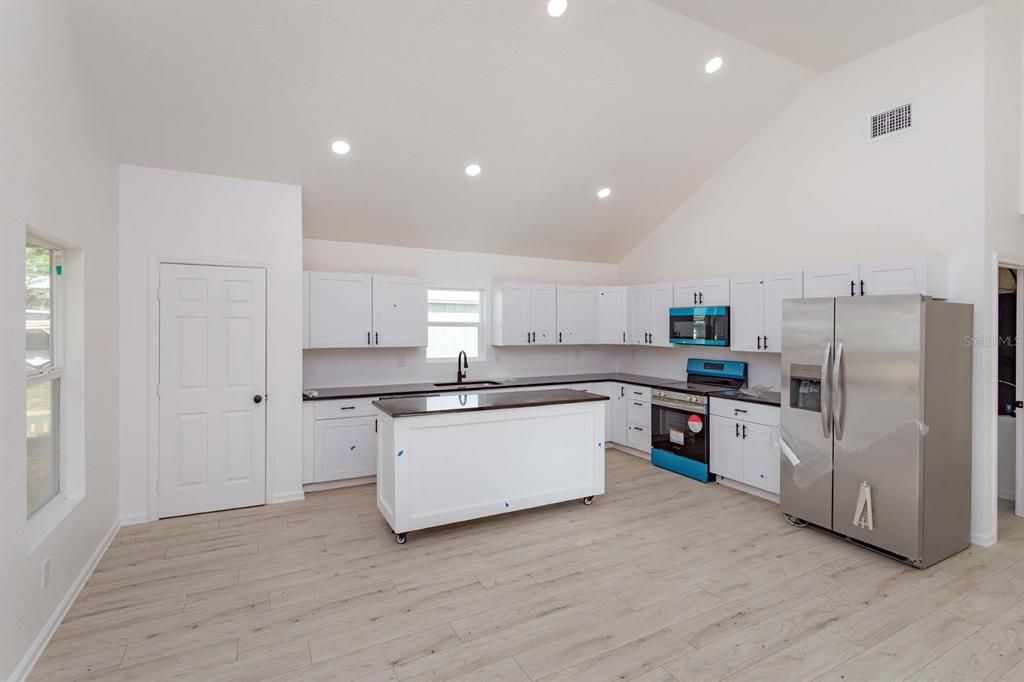 En Venta: $229,900 (3 camas, 2 baños, 1206 Pies cuadrados)