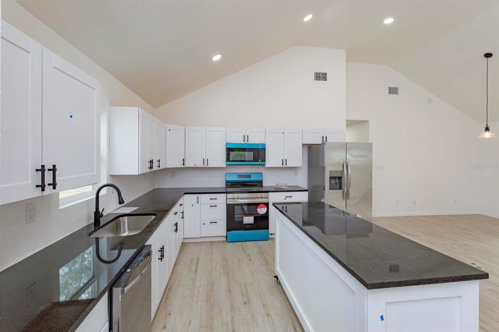 En Venta: $229,900 (3 camas, 2 baños, 1206 Pies cuadrados)