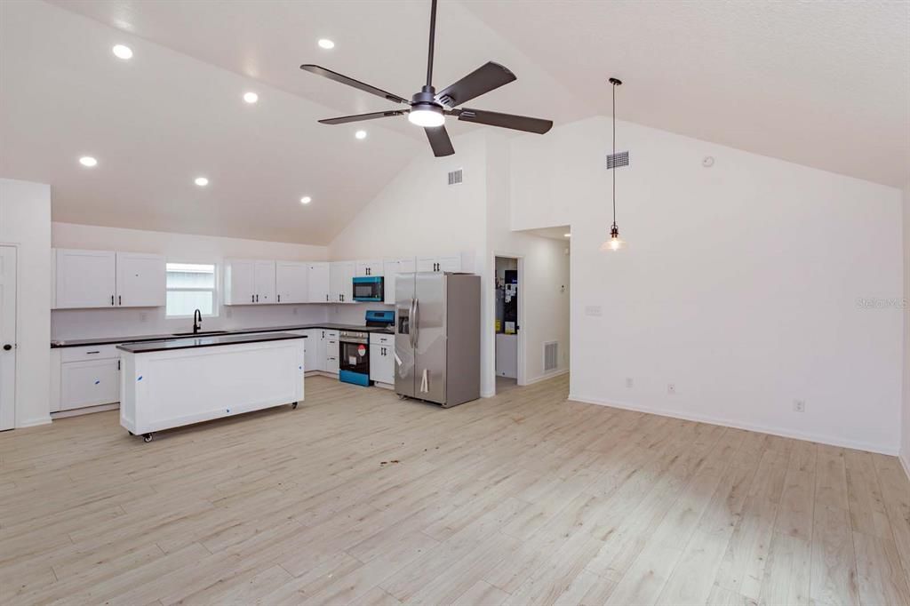 En Venta: $229,900 (3 camas, 2 baños, 1206 Pies cuadrados)