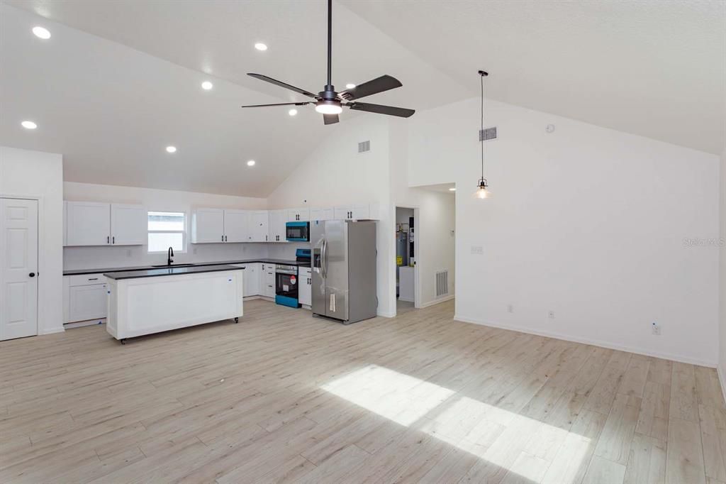 En Venta: $229,900 (3 camas, 2 baños, 1206 Pies cuadrados)