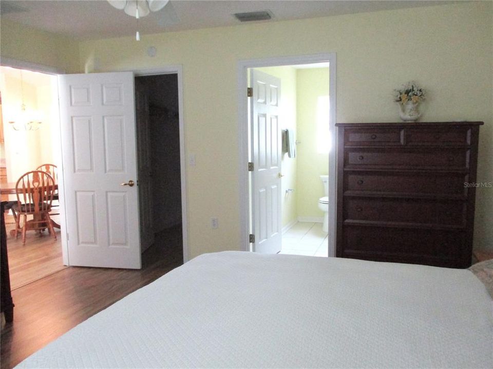 Под контрактом: $224,000 (2 спален, 2 ванн, 1536 Квадратных фут)