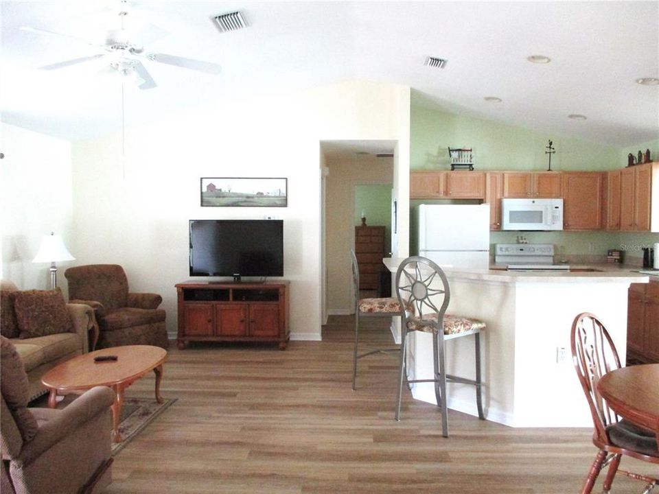 Под контрактом: $224,000 (2 спален, 2 ванн, 1536 Квадратных фут)