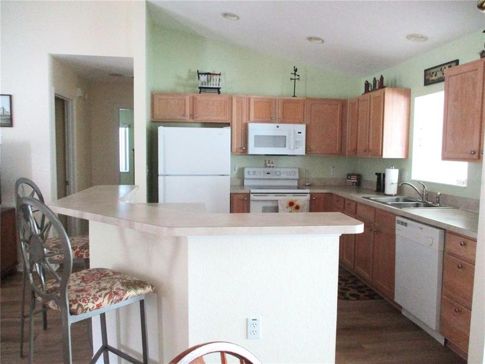 Под контрактом: $224,000 (2 спален, 2 ванн, 1536 Квадратных фут)
