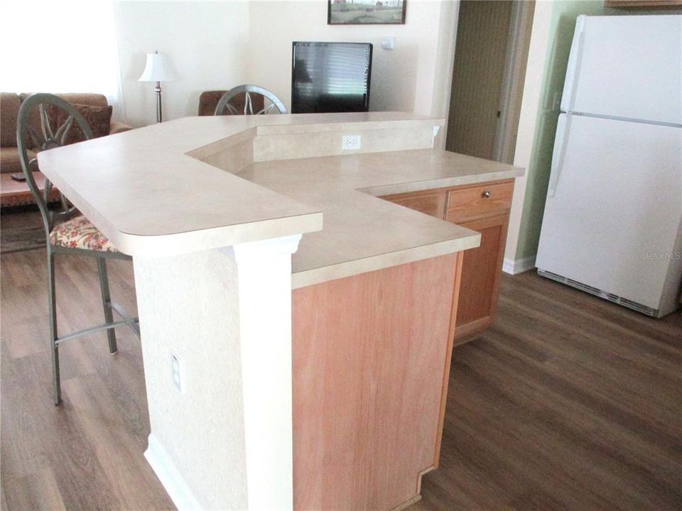 Под контрактом: $224,000 (2 спален, 2 ванн, 1536 Квадратных фут)