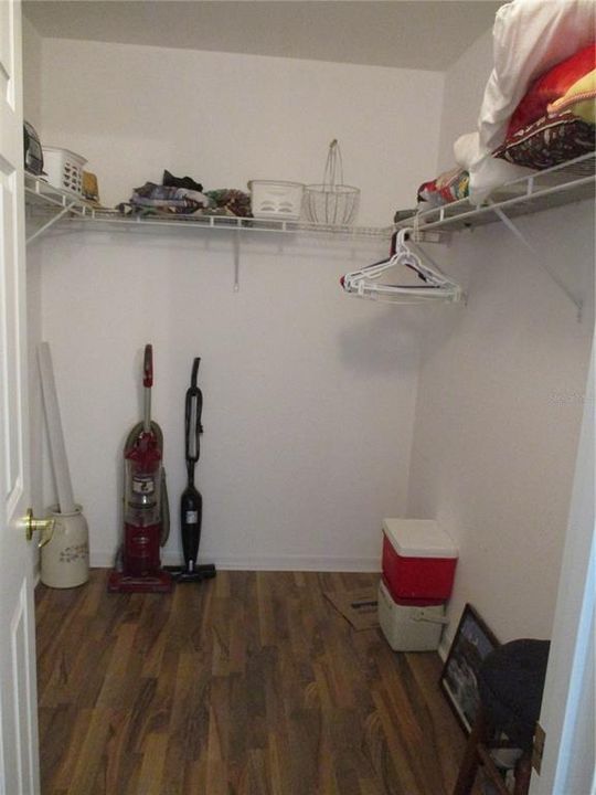 Под контрактом: $224,000 (2 спален, 2 ванн, 1536 Квадратных фут)