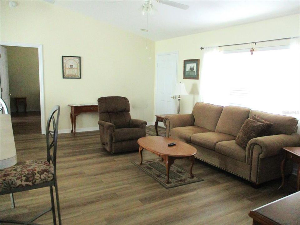 Под контрактом: $224,000 (2 спален, 2 ванн, 1536 Квадратных фут)