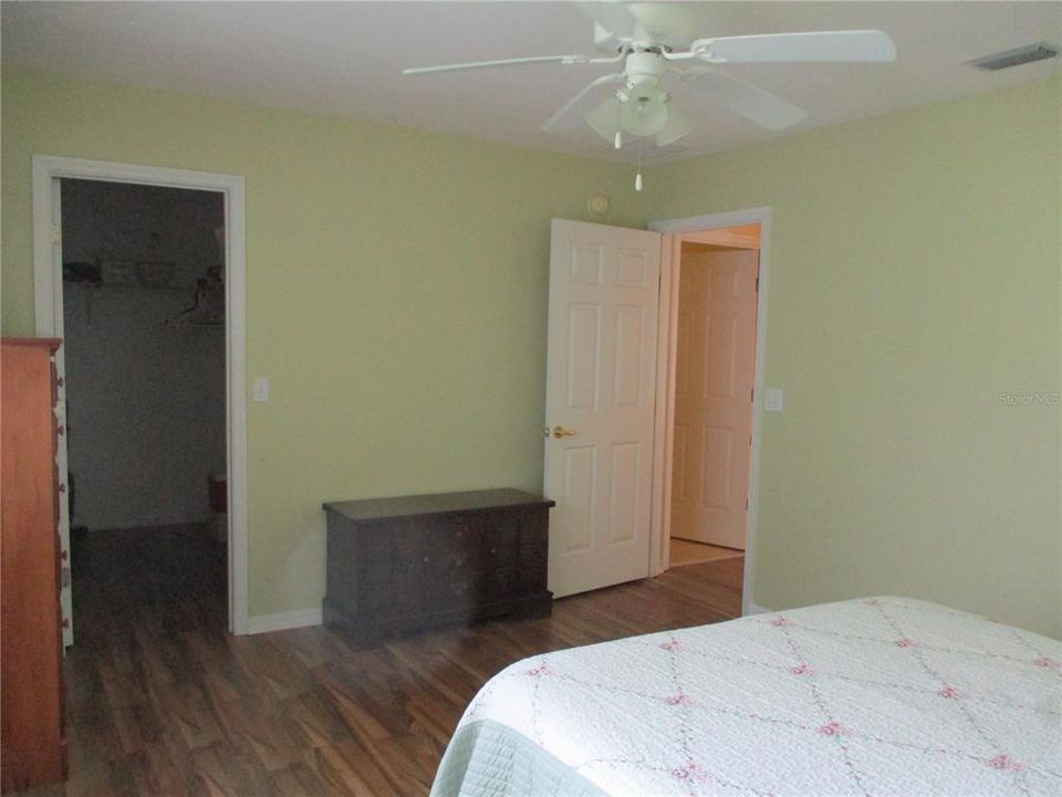 Под контрактом: $224,000 (2 спален, 2 ванн, 1536 Квадратных фут)