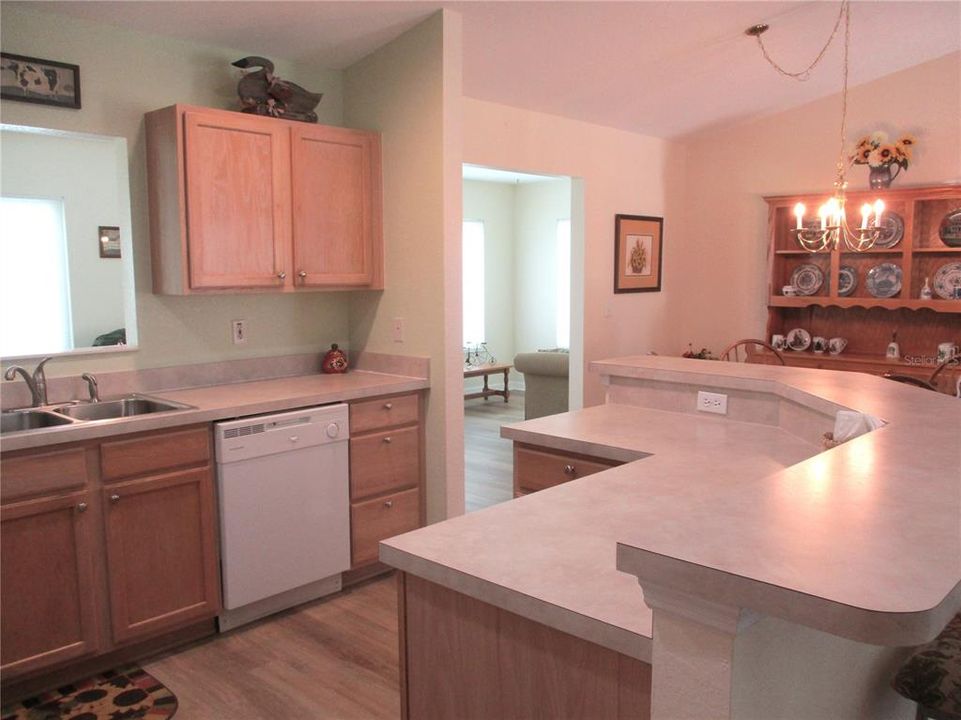 Под контрактом: $224,000 (2 спален, 2 ванн, 1536 Квадратных фут)