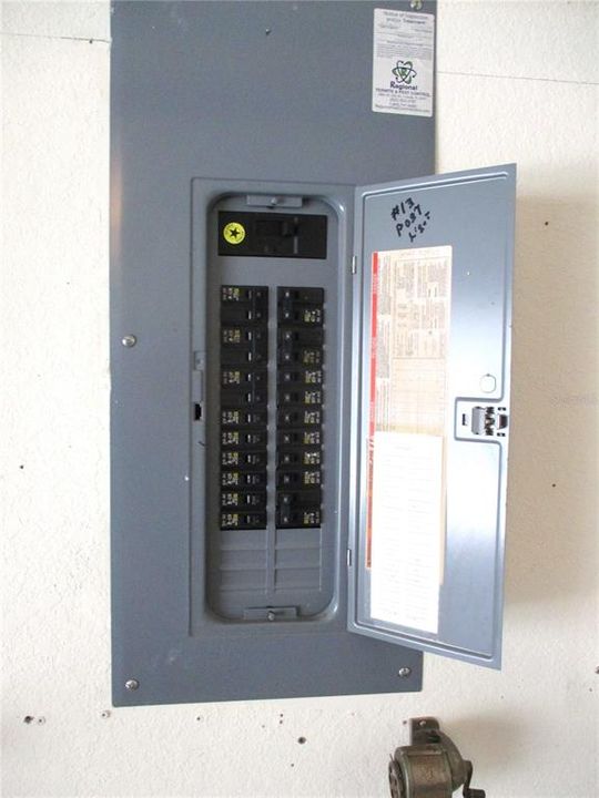 Под контрактом: $224,000 (2 спален, 2 ванн, 1536 Квадратных фут)