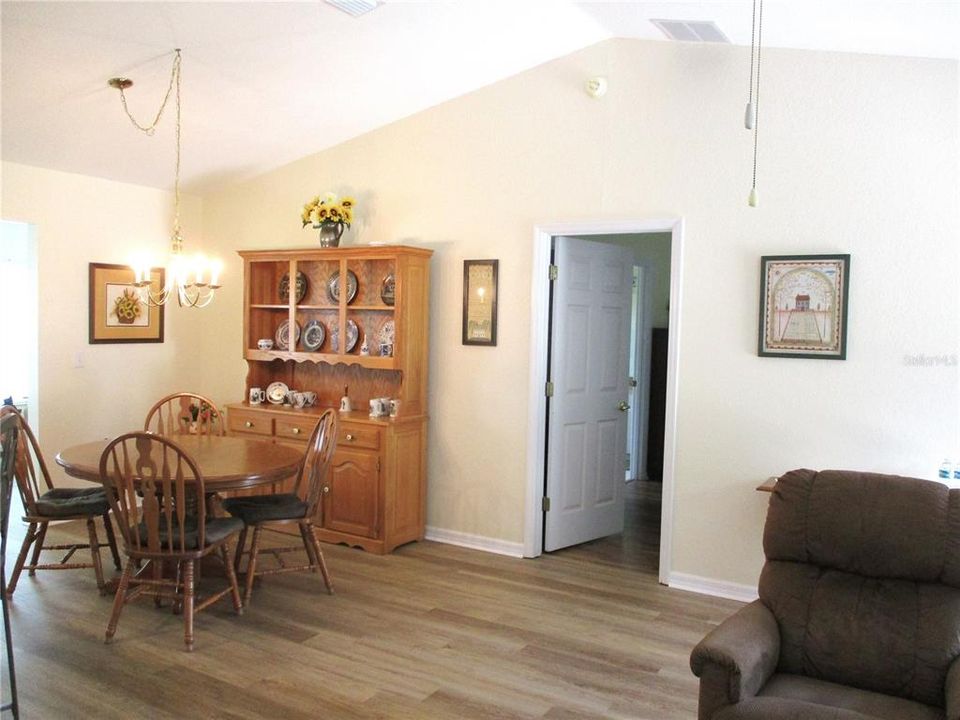 Под контрактом: $224,000 (2 спален, 2 ванн, 1536 Квадратных фут)