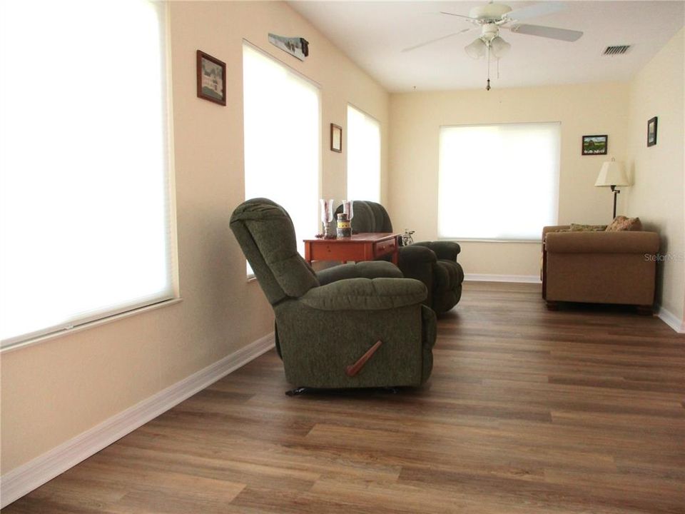 Под контрактом: $224,000 (2 спален, 2 ванн, 1536 Квадратных фут)