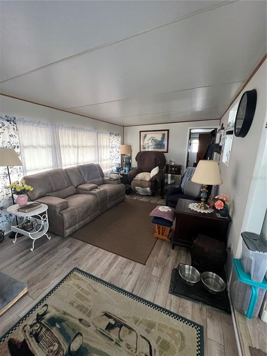 待售: $124,900 (2 贝兹, 1 浴室, 768 平方英尺)