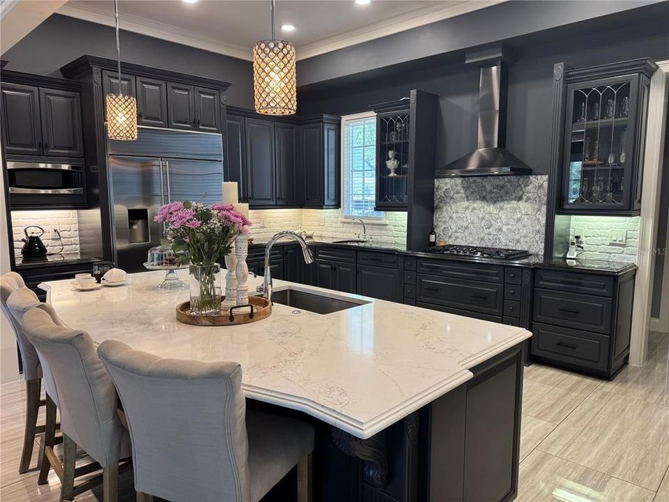 待售: $3,200,000 (6 贝兹, 6 浴室, 6560 平方英尺)