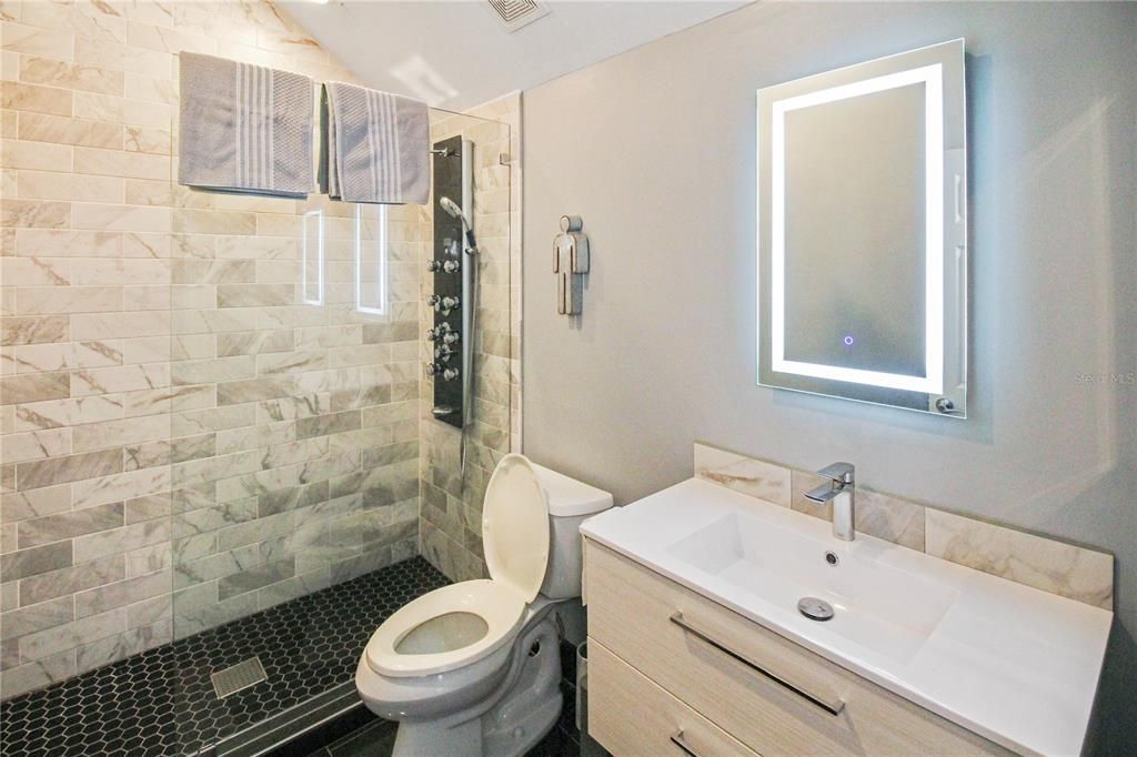 待售: $3,200,000 (6 贝兹, 6 浴室, 6560 平方英尺)