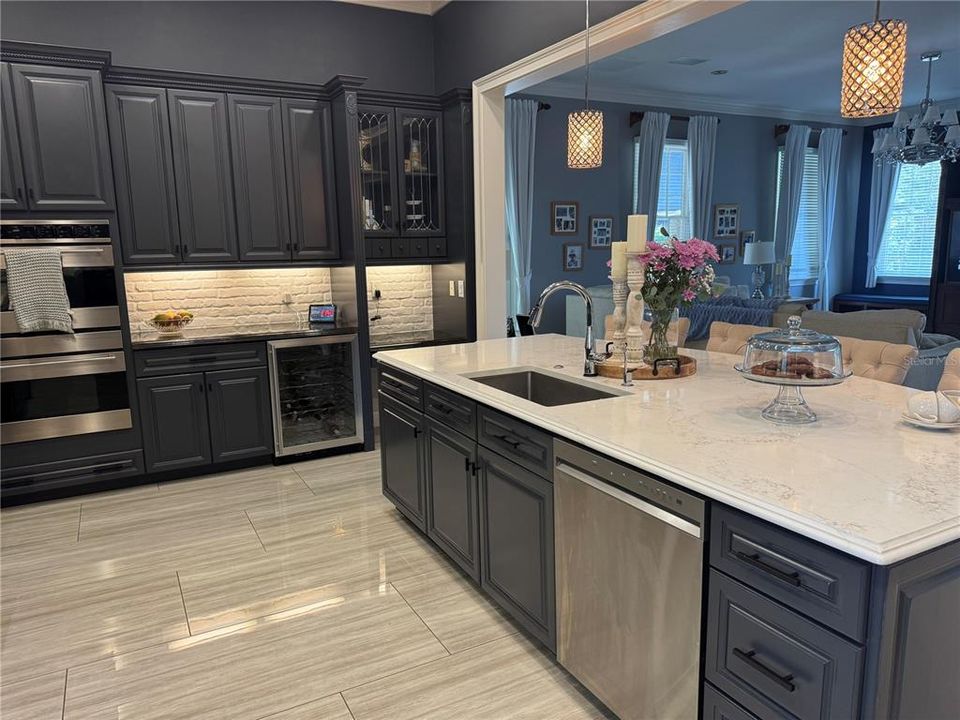 待售: $3,200,000 (6 贝兹, 6 浴室, 6560 平方英尺)