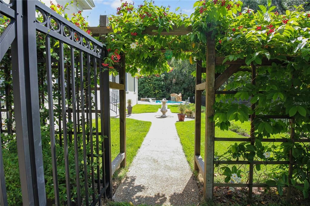 待售: $3,200,000 (6 贝兹, 6 浴室, 6560 平方英尺)