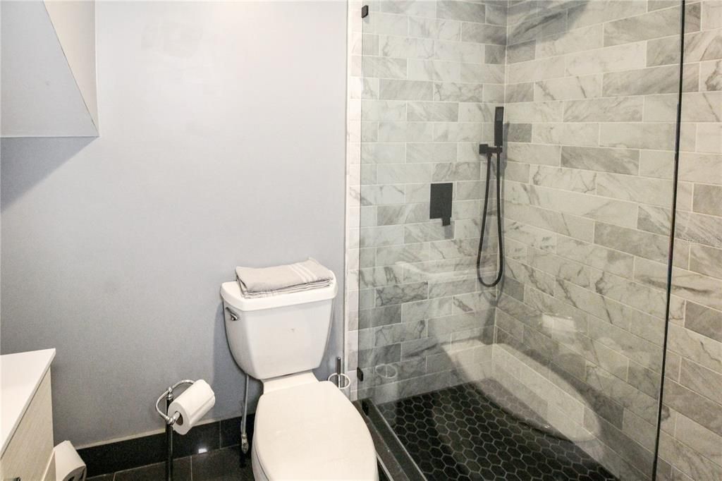 待售: $3,200,000 (6 贝兹, 6 浴室, 6560 平方英尺)