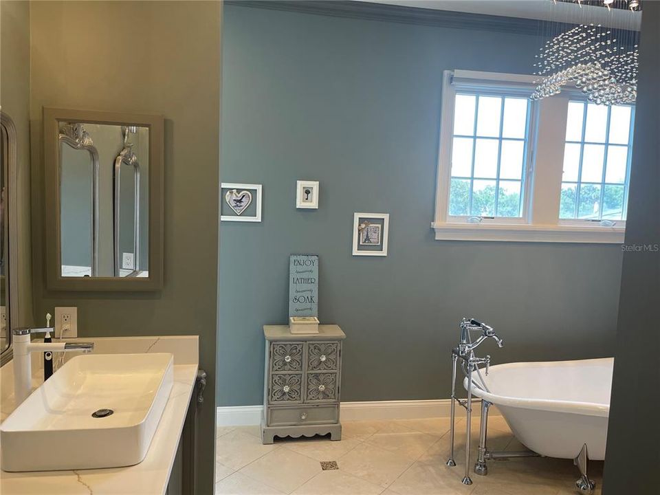 待售: $3,200,000 (6 贝兹, 6 浴室, 6560 平方英尺)