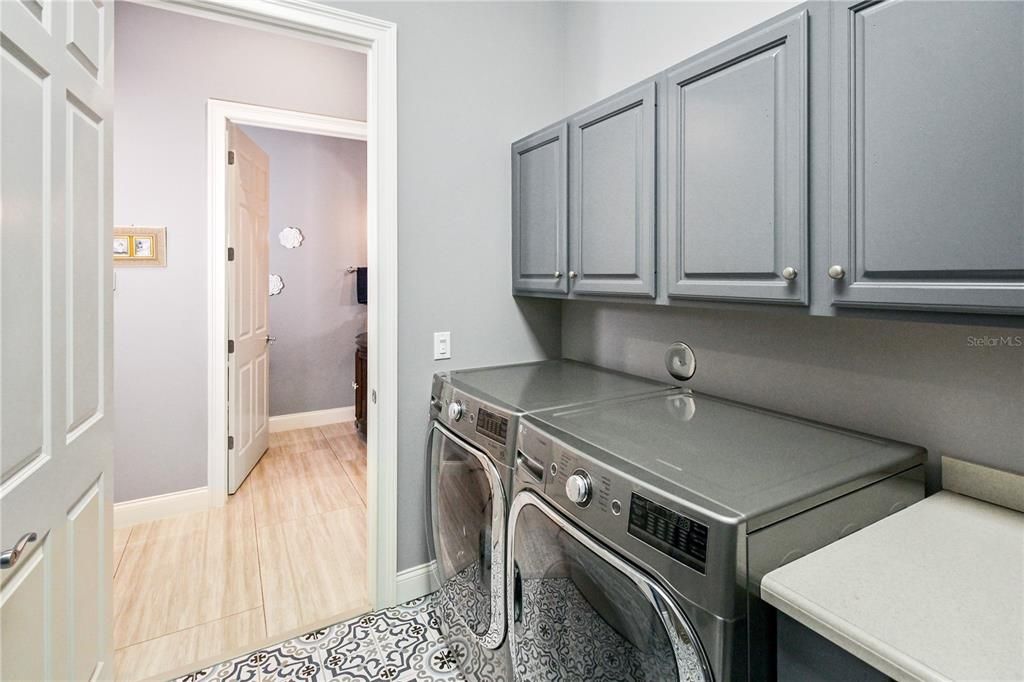 待售: $3,200,000 (6 贝兹, 6 浴室, 6560 平方英尺)