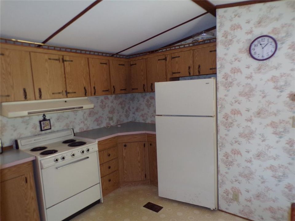 For Sale: $130,000 (2 beds, 2 baths, 924 Square Feet)