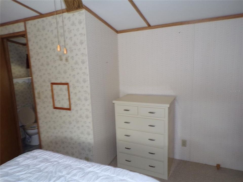 For Sale: $130,000 (2 beds, 2 baths, 924 Square Feet)