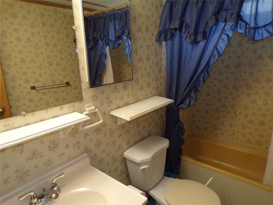 For Sale: $130,000 (2 beds, 2 baths, 924 Square Feet)