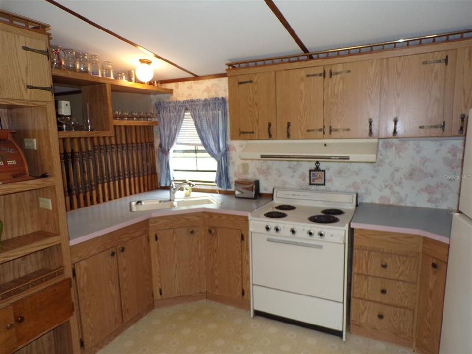 For Sale: $130,000 (2 beds, 2 baths, 924 Square Feet)