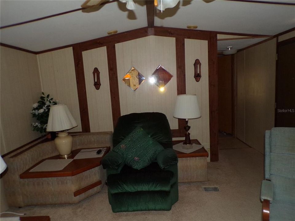 For Sale: $130,000 (2 beds, 2 baths, 924 Square Feet)