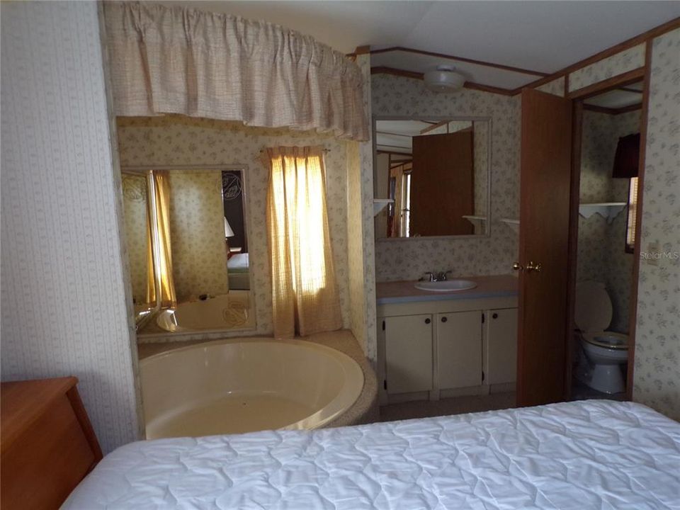 For Sale: $130,000 (2 beds, 2 baths, 924 Square Feet)