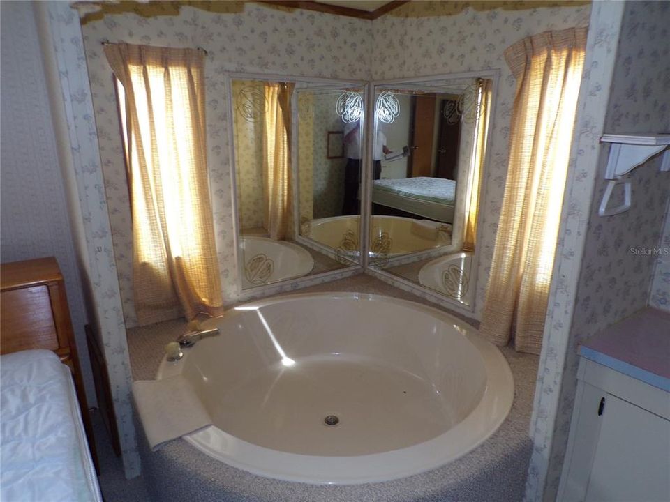 For Sale: $130,000 (2 beds, 2 baths, 924 Square Feet)