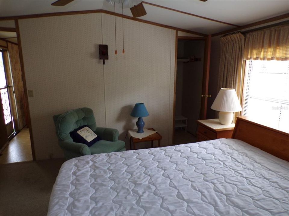 For Sale: $130,000 (2 beds, 2 baths, 924 Square Feet)