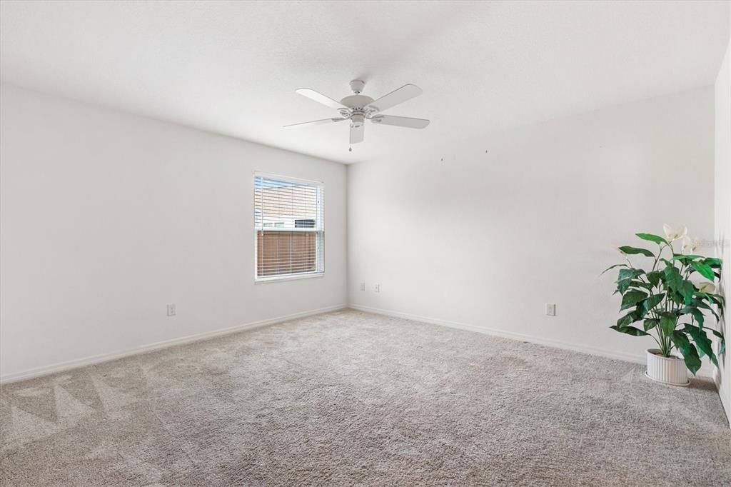 Activo con contrato: $330,000 (3 camas, 2 baños, 1392 Pies cuadrados)