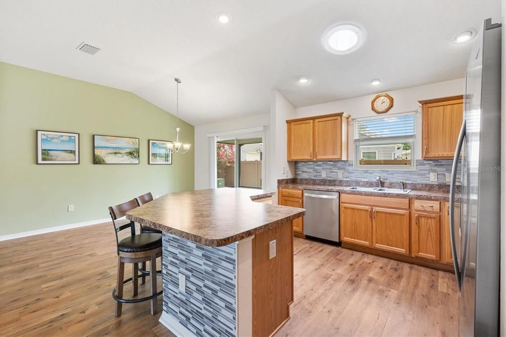 Activo con contrato: $330,000 (3 camas, 2 baños, 1392 Pies cuadrados)