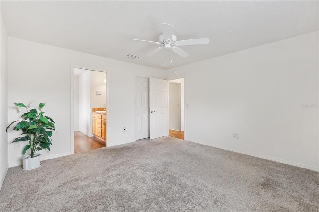 Activo con contrato: $330,000 (3 camas, 2 baños, 1392 Pies cuadrados)