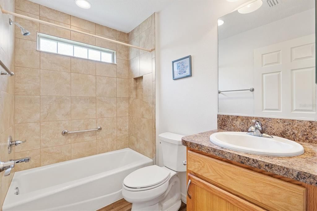 Activo con contrato: $330,000 (3 camas, 2 baños, 1392 Pies cuadrados)