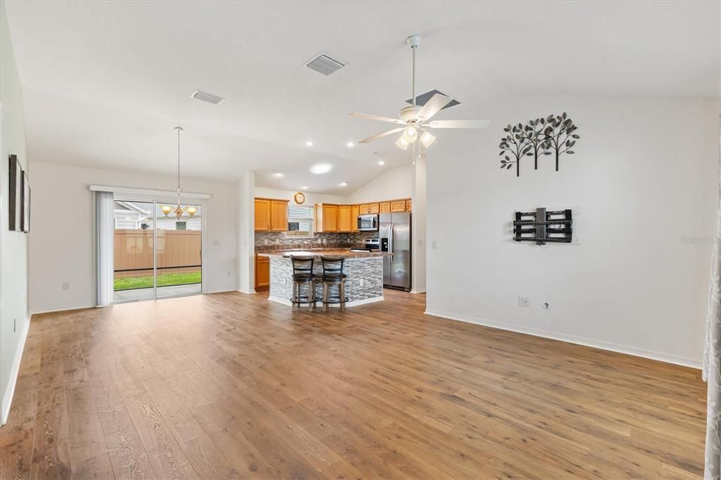 Activo con contrato: $330,000 (3 camas, 2 baños, 1392 Pies cuadrados)