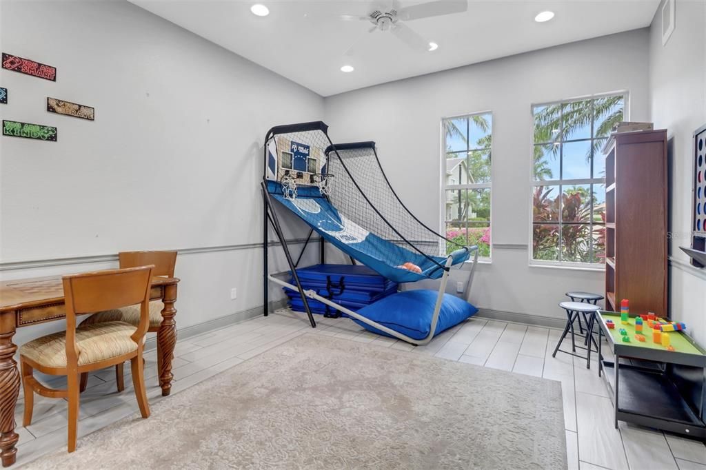 For Sale: $425,000 (3 beds, 2 baths, 1985 Square Feet)