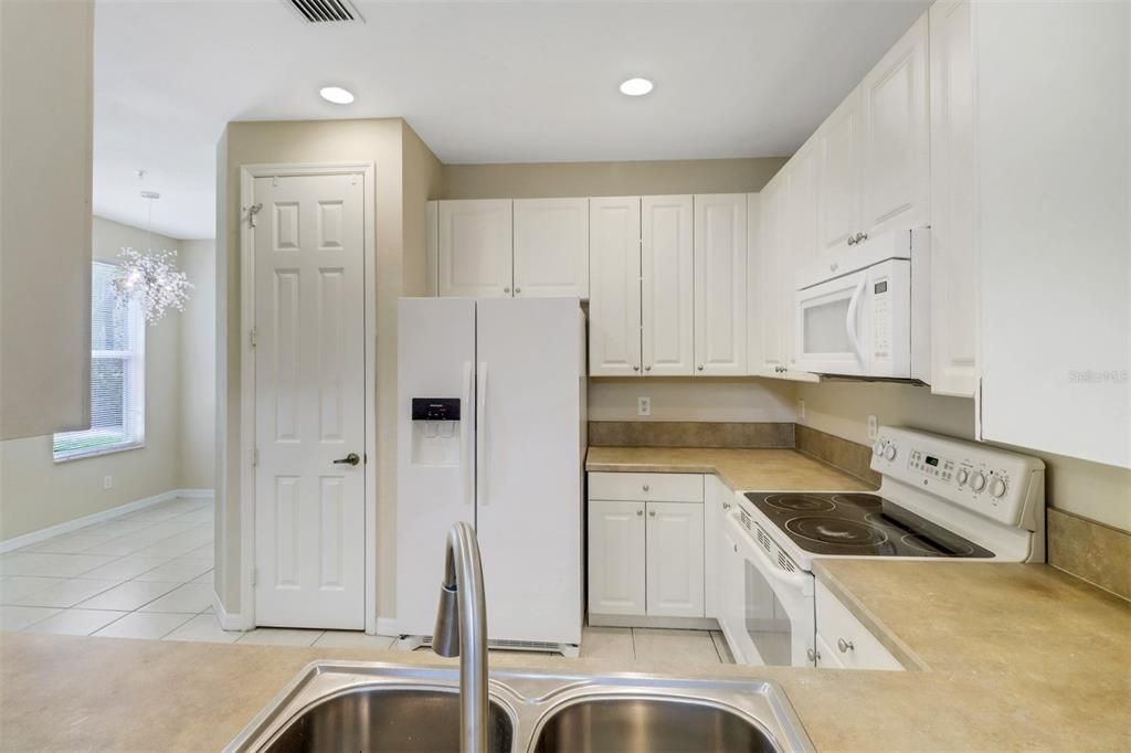 For Sale: $425,000 (3 beds, 2 baths, 1985 Square Feet)