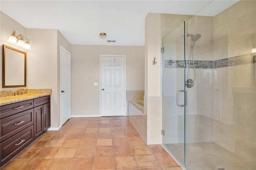 合同活跃: $485,000 (4 贝兹, 2 浴室, 2759 平方英尺)