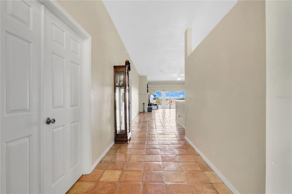 合同活跃: $485,000 (4 贝兹, 2 浴室, 2759 平方英尺)