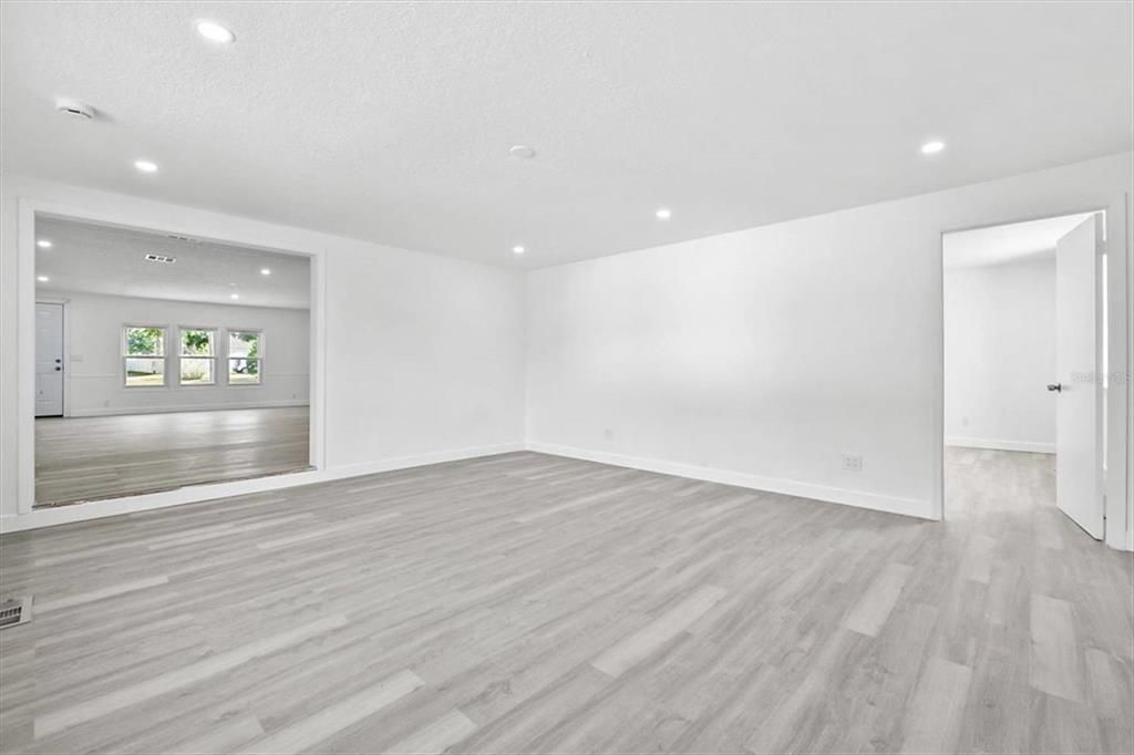 Active With Contract: $269,950 (4 beds, 3 baths, 2052 Square Feet)