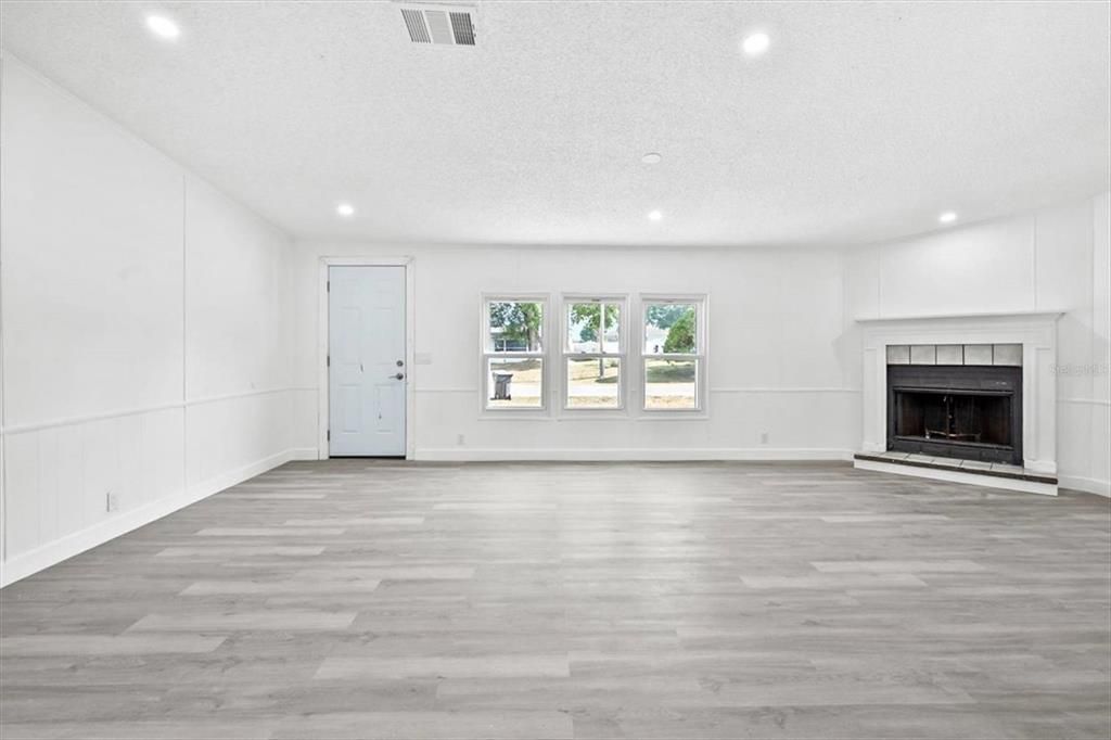 Active With Contract: $269,950 (4 beds, 3 baths, 2052 Square Feet)