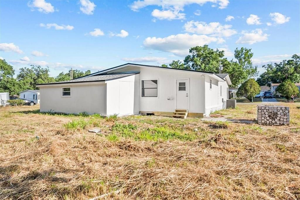 Active With Contract: $269,950 (4 beds, 3 baths, 2052 Square Feet)