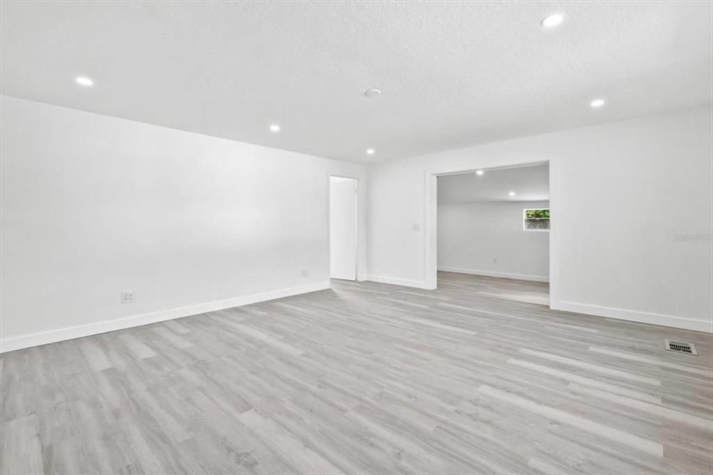 Active With Contract: $269,950 (4 beds, 3 baths, 2052 Square Feet)