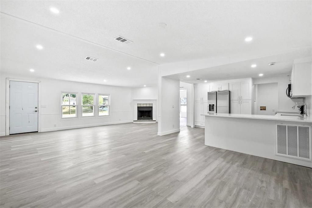 Active With Contract: $269,950 (4 beds, 3 baths, 2052 Square Feet)